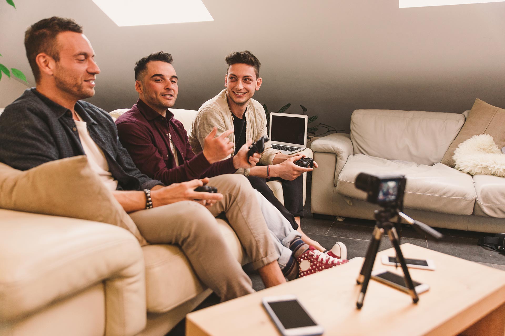 influencers-vlogging-from-home-2021-09-01-19-52-18-utc